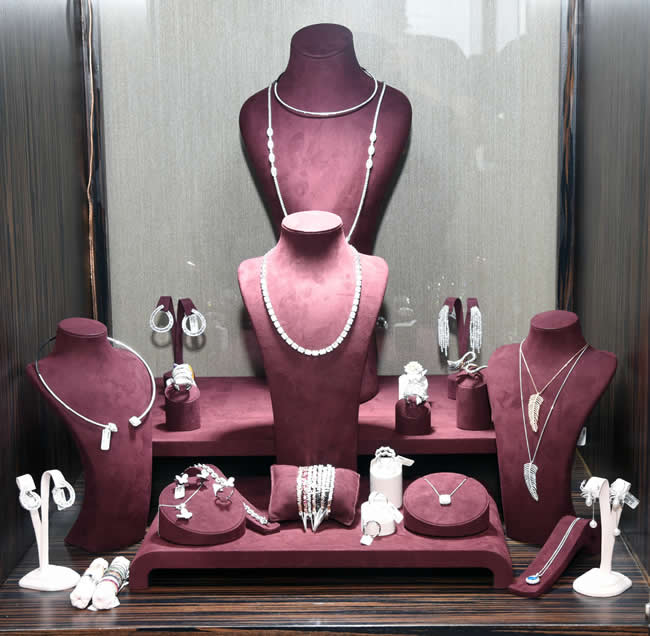 Stiliyle her zaman fark yaratan Işıl Reçber’in Duru Diamond için özel tasarladığı mücevher koleksiyonu özel bir davet ile tanıtıldı.