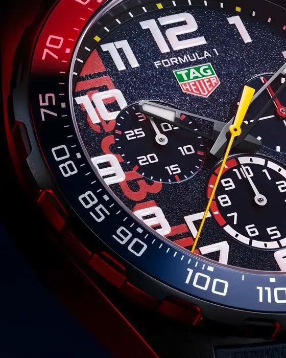 Tag Heuer'ın Formula 1 Chronograph x Oracle Red Bull Racing modeli